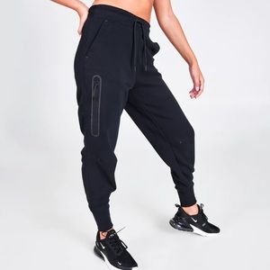 NIKE SPORTSWEAR WOMEN’S TECH FLEECE JOGGERS BLACK / BLACK